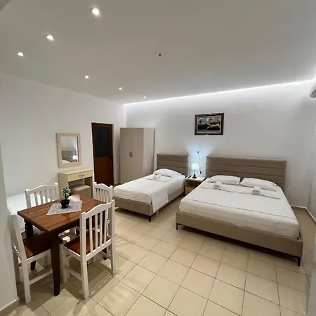Moscopole Hotel *